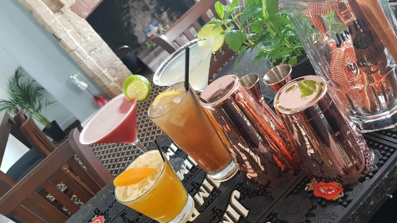 The Portcullis Hotel Chipping Sodbury Bagian luar foto